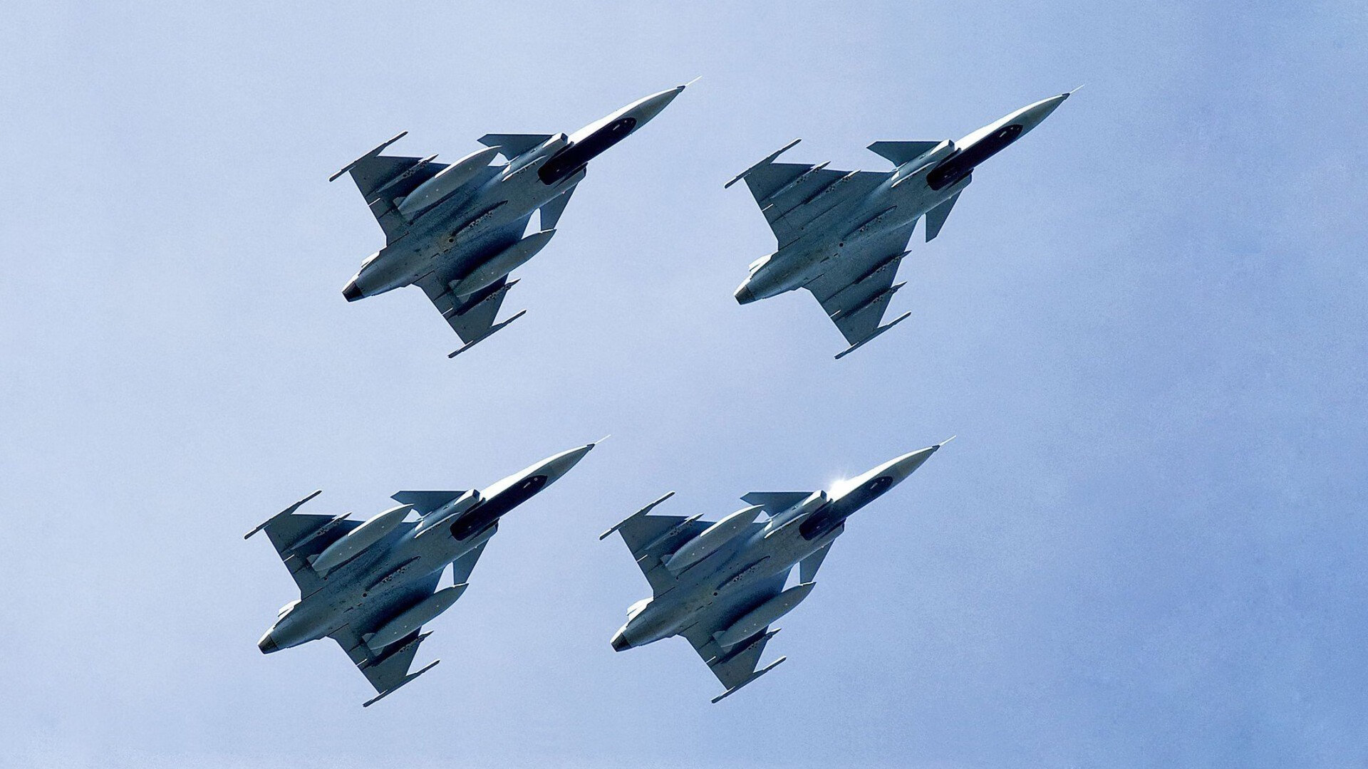 皇家贝蒂斯通过中路组织持续控球推进，皇家贝蒂斯对