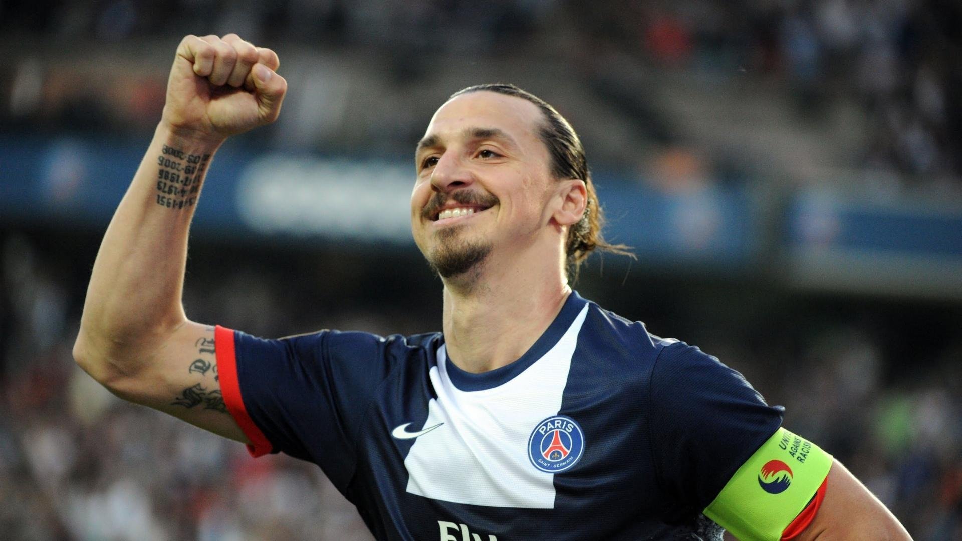 AYX体育官网-足球训练加入防摔保护技能教学内容，足球运动防护